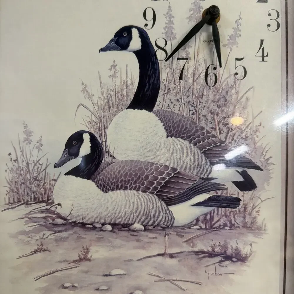 Wooden Framed Canada Goose Ingraham quartz wall Clock Cabin Man Cave Hunting